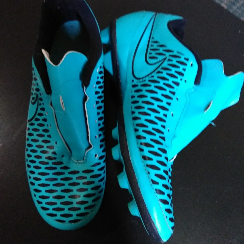 Nike Magista Size 3 Men's (5 Women's)